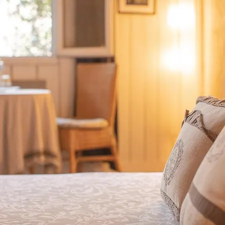 Maison Des Arts Alojamento de Acomodação e Pequeno-almoço Uzès